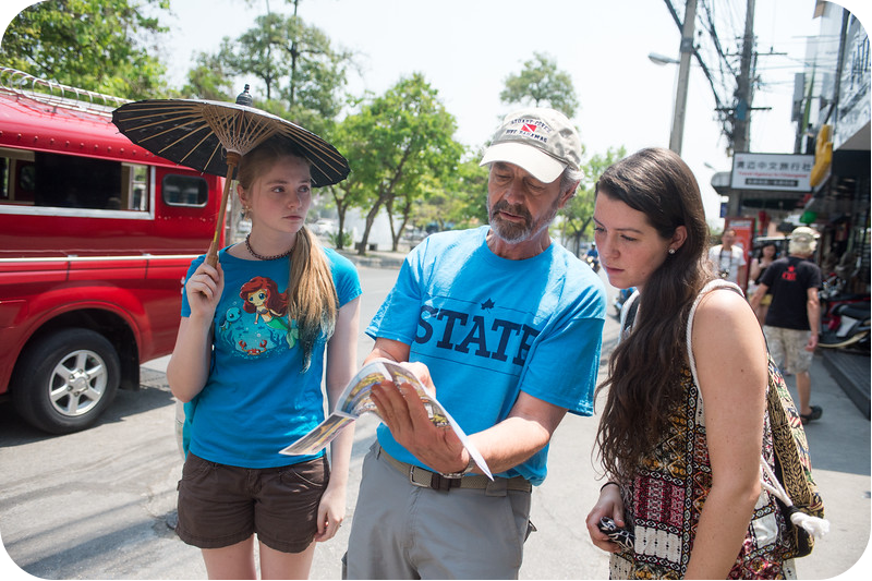 Prof. Bill Wilhelm with students Katelyn Haase and Laura Johnson in Thailand
